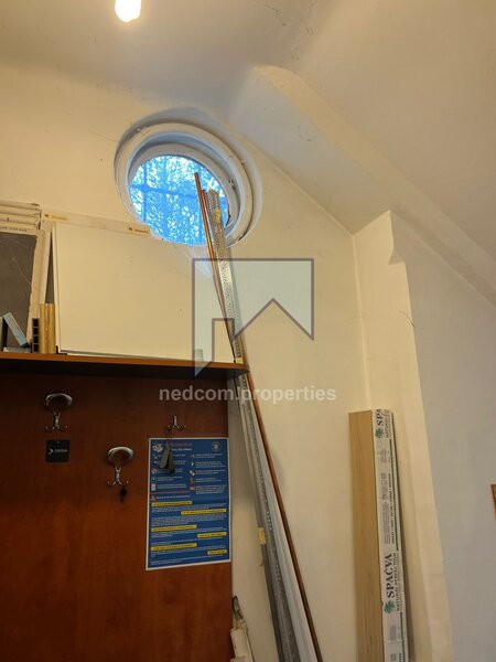 Aviatorilor, Arcul de Triumf, vila interbelica S+P+E+M, 8 camere